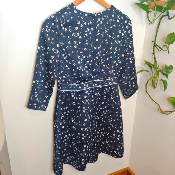 Banana Republic Floral V-Neck Fit And Flare Dress - Picture 6 of 11